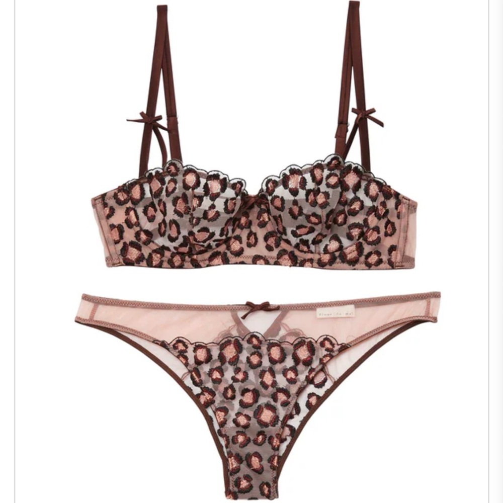 Chocolat SET embroidery balconette and cheeky undies 

Leopard